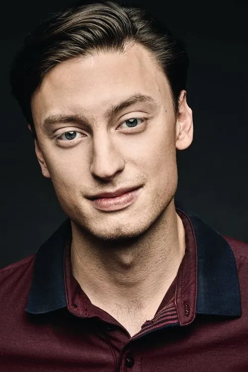 Aris Tyros interpretando a Brendan