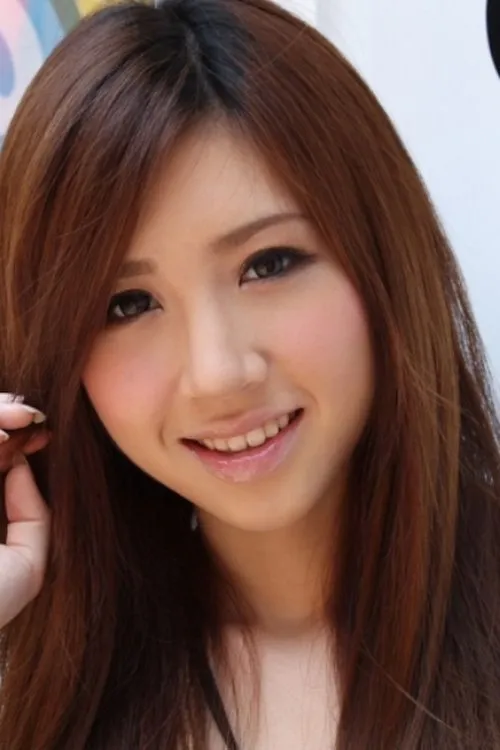 Arisa Aizawa interpretando a