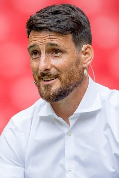 Aritz Aduriz interpretando a Himself