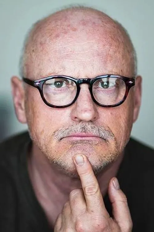 Arjan Ederveen interpretando a Doctor Feelgood