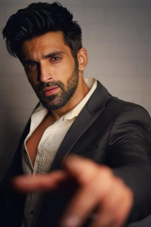 Arjit Taneja — personaje: Agastya Kapoor