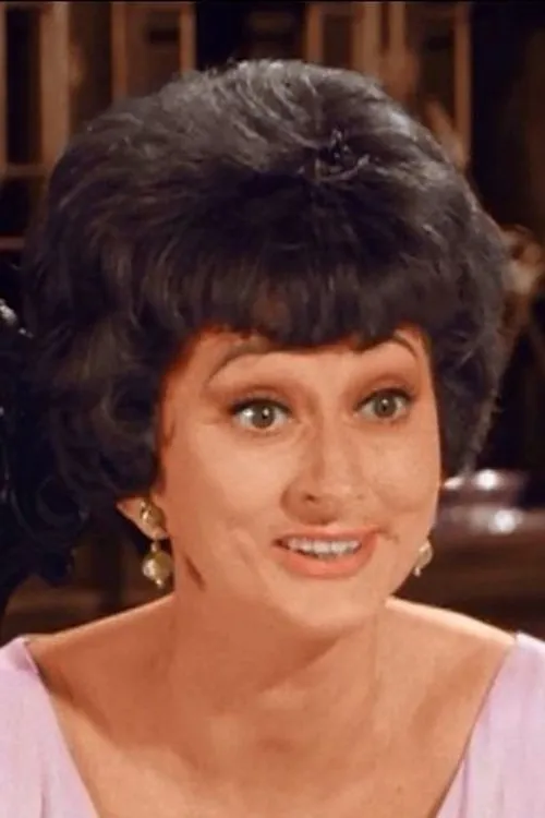 Arlen Stuart interpretando a Mrs. Fisher