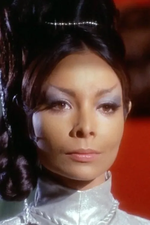Arlene Martel interpretando a Narrator (voice)
