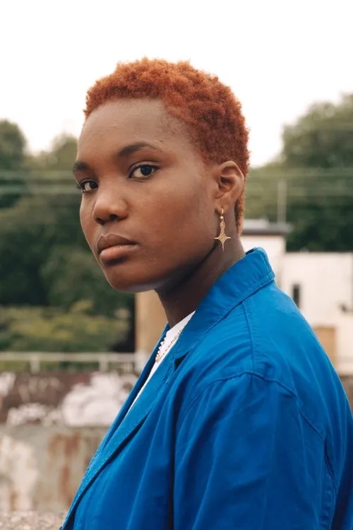 Arlo Parks interpretando a Self