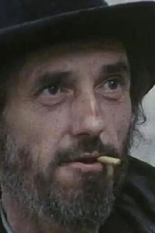 Armand Babel interpretando a First soldier