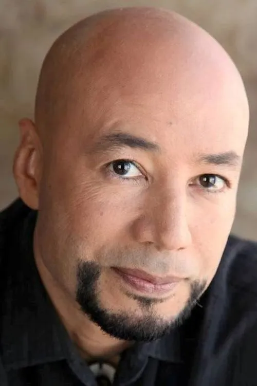 Armando DuBon Jr. interpretando a Juan Lopez