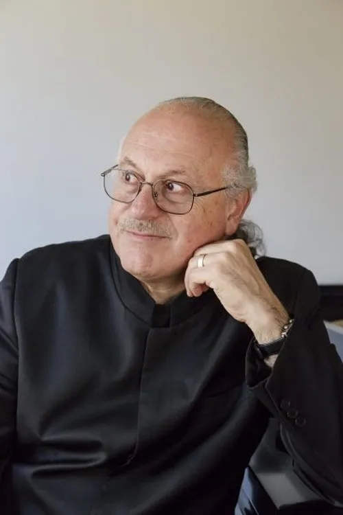 Arnie Roth interpretando a 