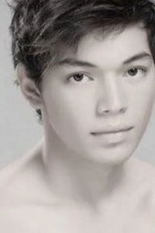 Arno Morales interpretando a Stephen Magtalas