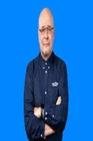 Arnoldas Lukošius interpretando a