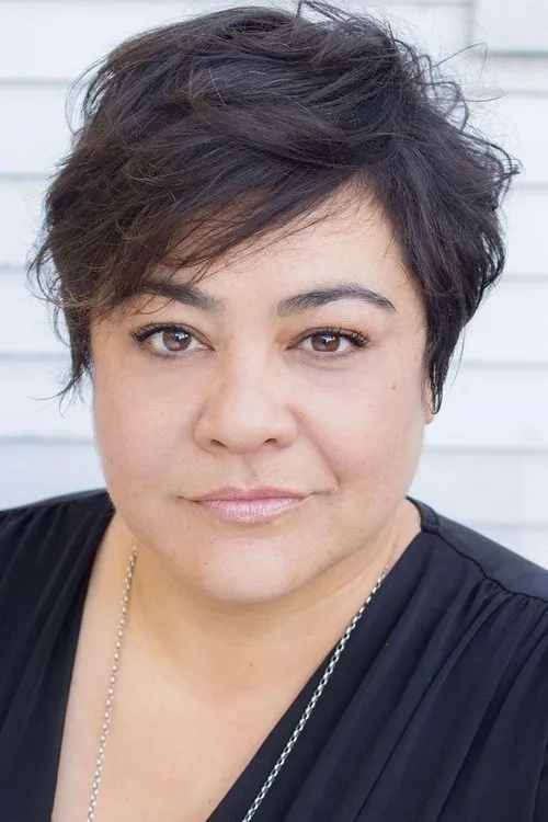 Aroha Rawson interpretando a Awhina