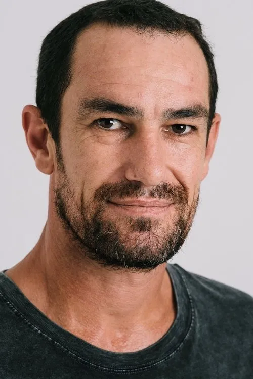 Augie Davis ha trabajado con Aron Eastwood en 1 ocasiones