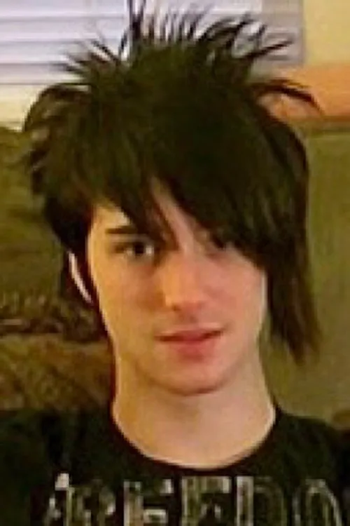 Aron Malt interpretando a (archive footage)