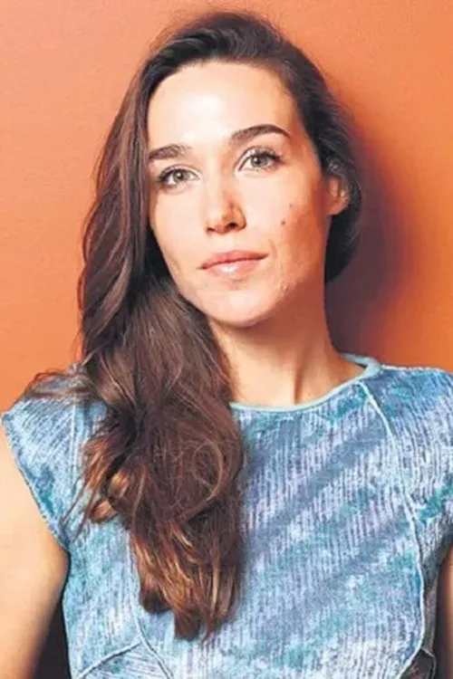 Arta Dobroshi interpretando a Lorna