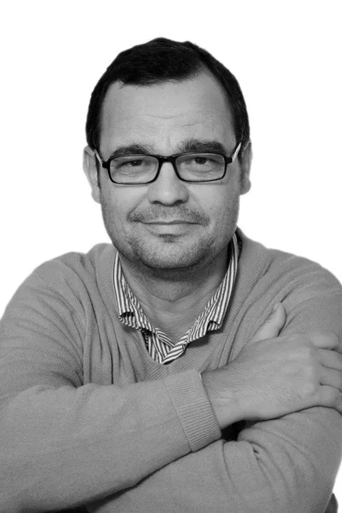 Artan Puto interpretando a Çelo