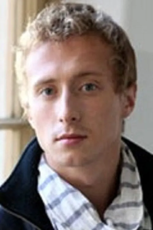 Артем Яковлев interpretando a Yuri Soloviev