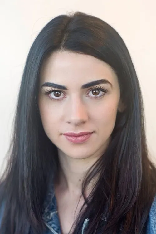 Artemysia Fragiskatos interpretando a Woman #2