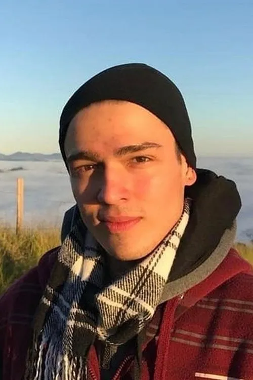 Arthur Casagrande interpretando a Pedro