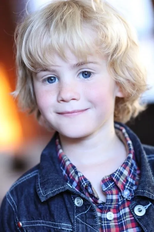 Arthur Couillard interpretando a Little Boy on the Airplane