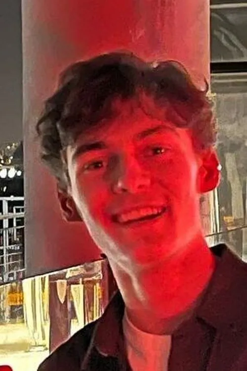 Arthur Hjelmsø interpretando a