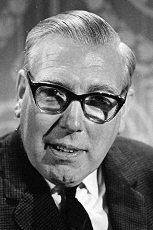 Arthur Negus — personaje: Himself - Uncredited