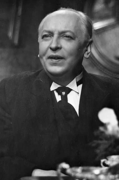 Arvi Tuomi interpretando a insinööri Rautavuori