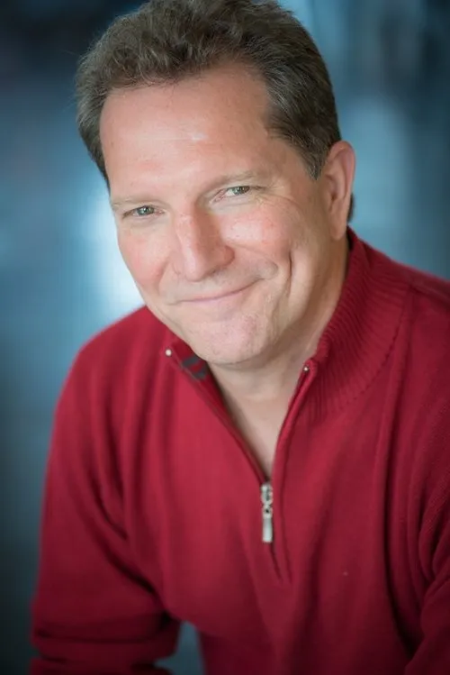 Arvin Combs interpretando a Mr. Faraday