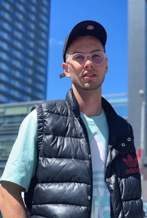 Arvis Reiks interpretando a 