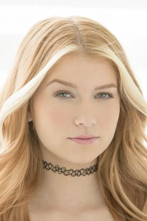 Arya Fae interpretando a 