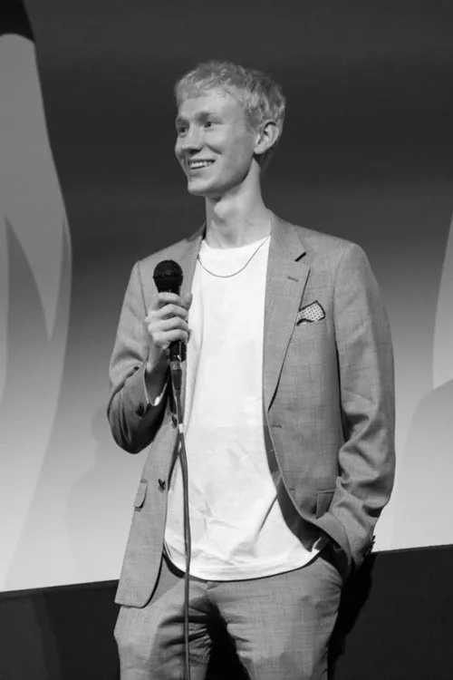 Ásgeir Sigurðsson interpretando a Oliver