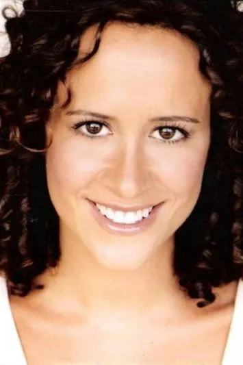 Ashlee Levitch — personaje: Francie Bedford