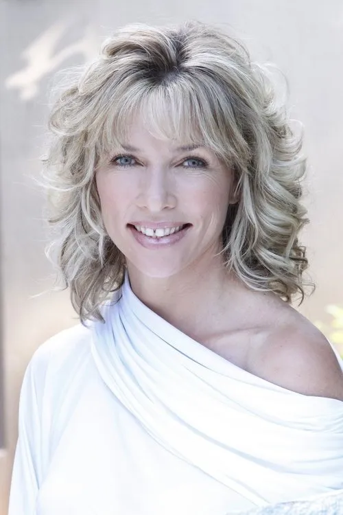 Ashley Hayden interpretando a Annette Gillian