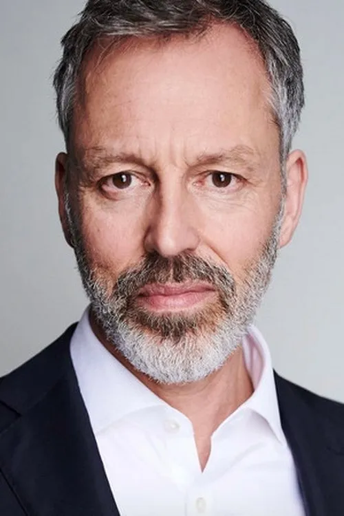 Ashley Russell — personaje: John