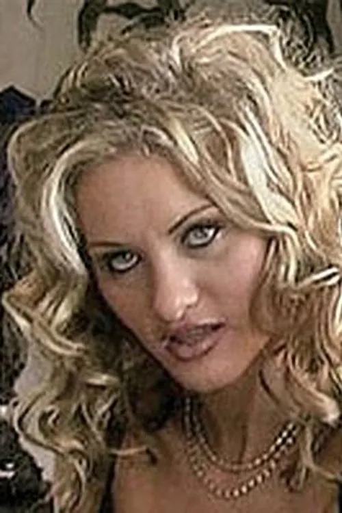 Ashley Sage interpretando a 