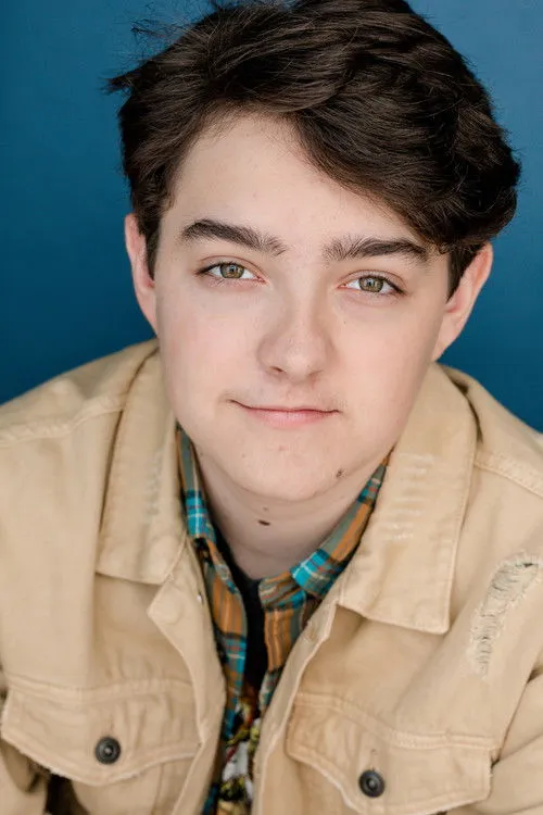 Ashton Pulis en su biografía y filmografía