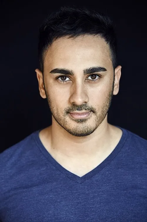 Ashwin Gore interpretando a Vikas