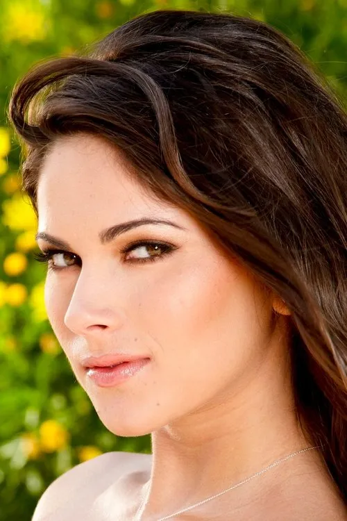 Aspen Rae interpretando a (archive footage)