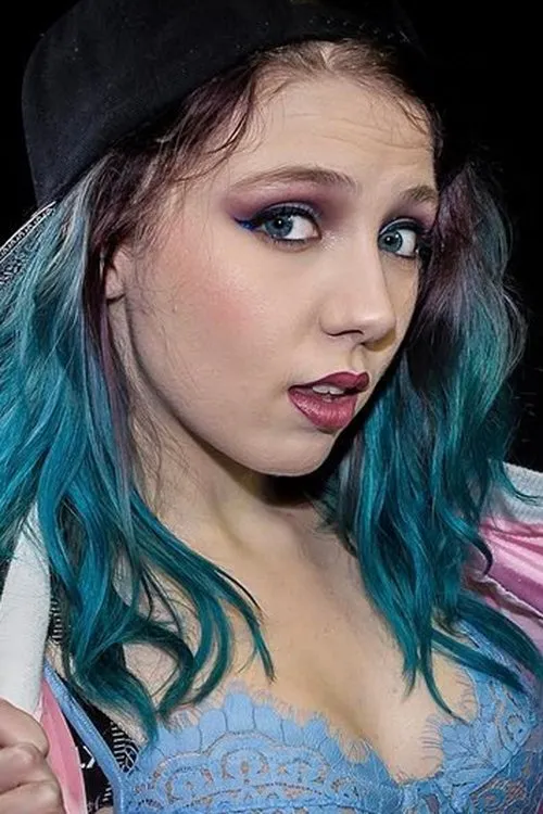 Aspyn Rose interpretando a Aspyn Rose