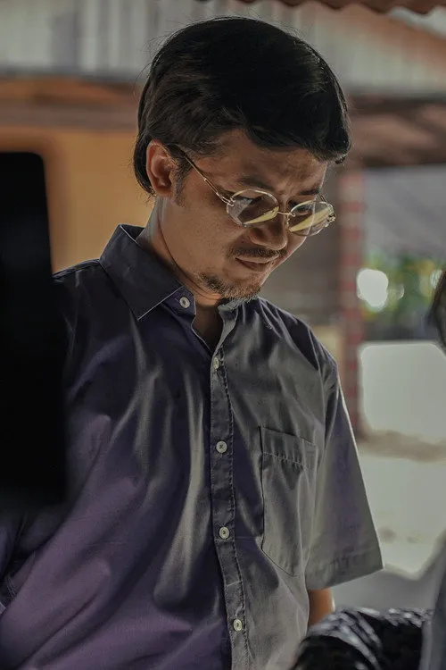 Asrulfaizal Kamaruzaman interpretando a Peli Ayam
