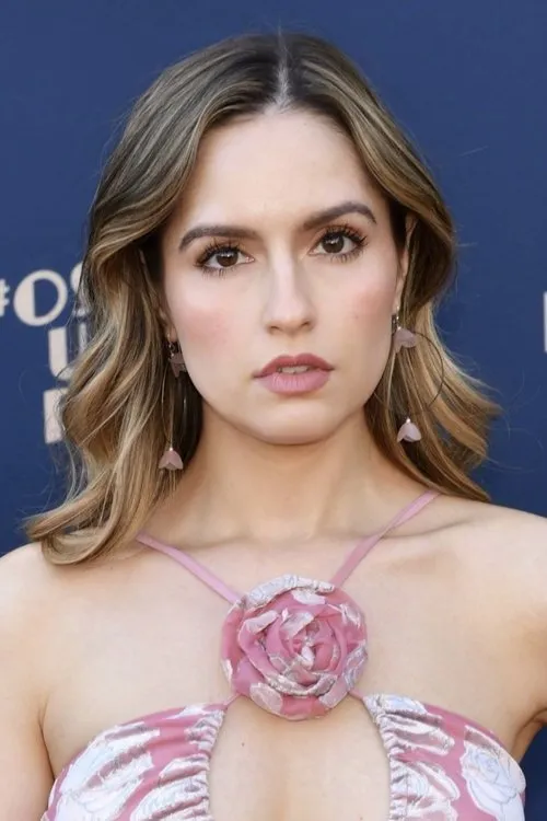 Meg Carriero ha trabajado con Asta Paredes en 1 ocasiones