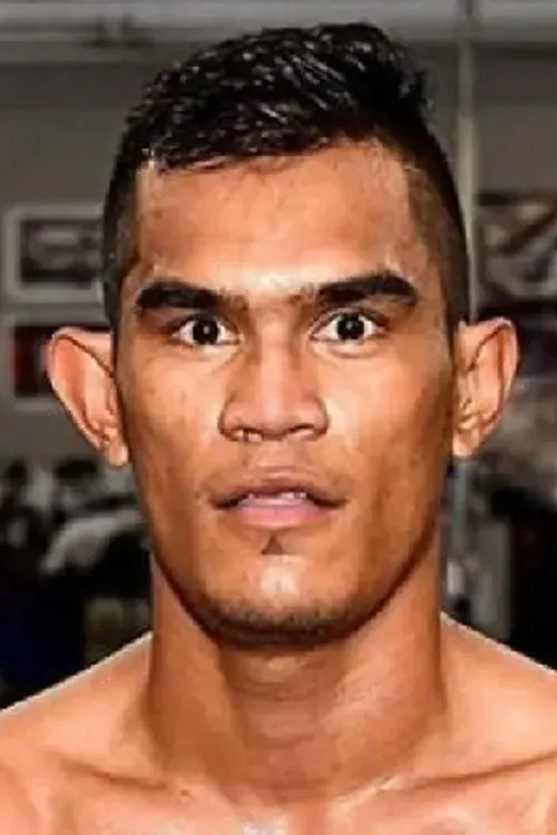 Aston Palicte interpretando a Self