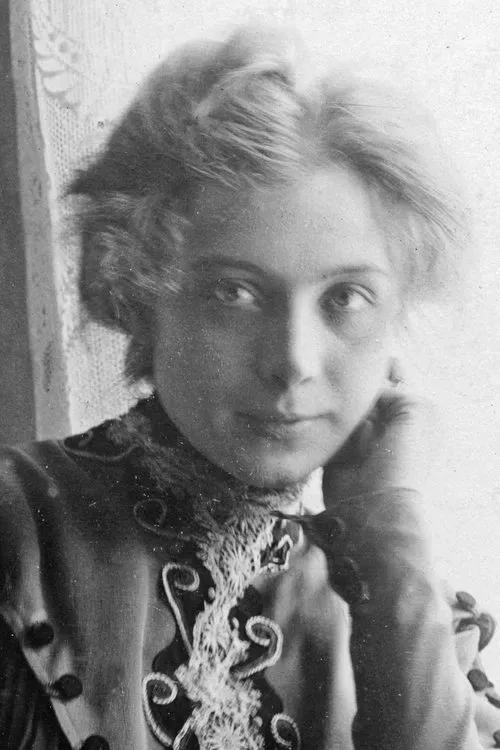 Astri Torsell interpretando a Elisabet Haller