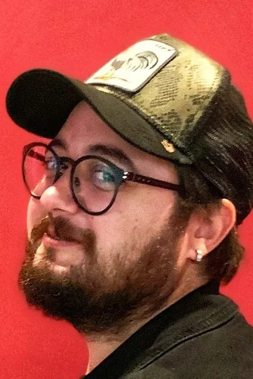 Ata Benli interpretando a