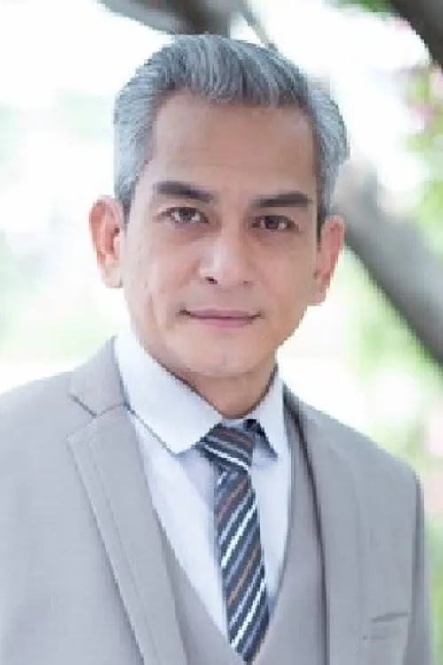 Athiwad Sanidwong Na Ayoodthayaa interpretando a