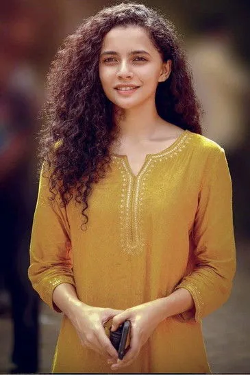 Jeevan Kumar ha trabajado con Athulya Chandra en 1 ocasiones