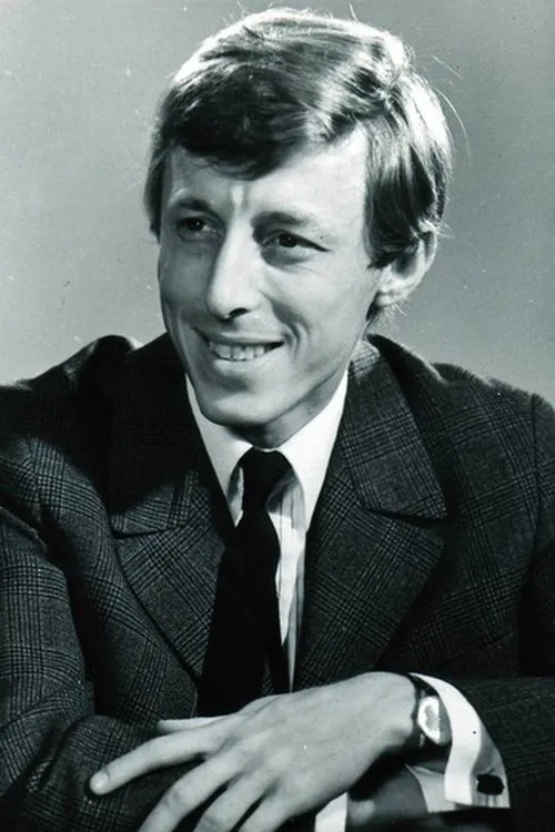 Attila Dobos interpretando a