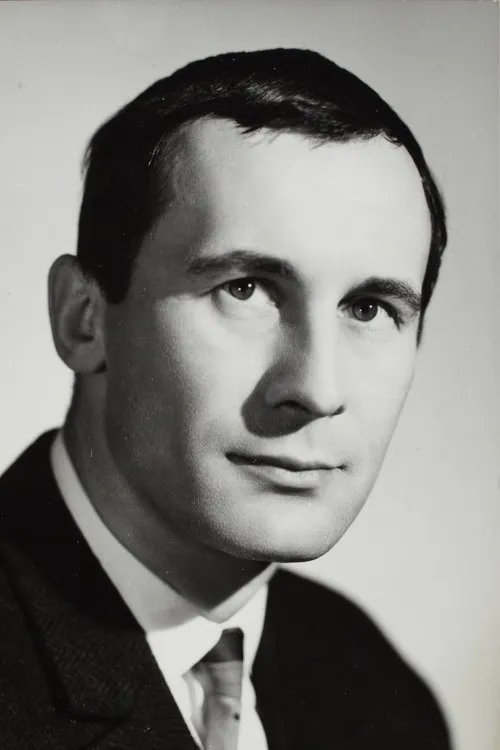 Attila Nagy interpretando a Fekete páncélos