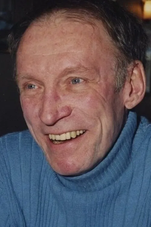 Aubert Pallascio interpretando a Harvey Dansereau