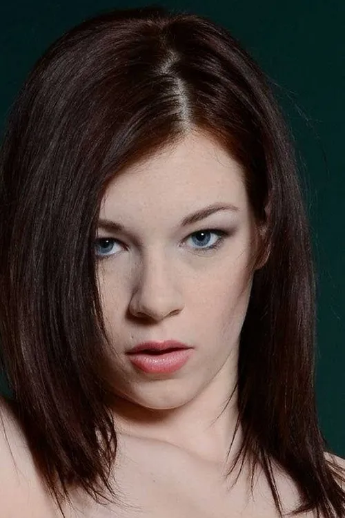 Aubrey James interpretando a 