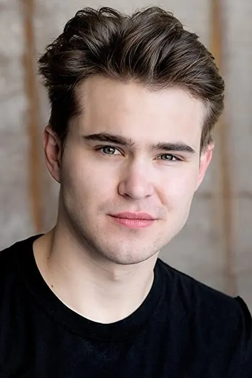 August Kamp interpretando a Eric