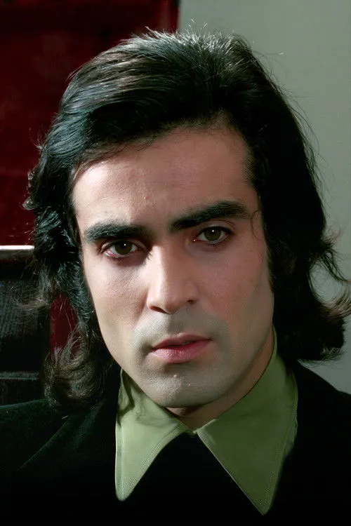 Augusto Nobile interpretando a Edward